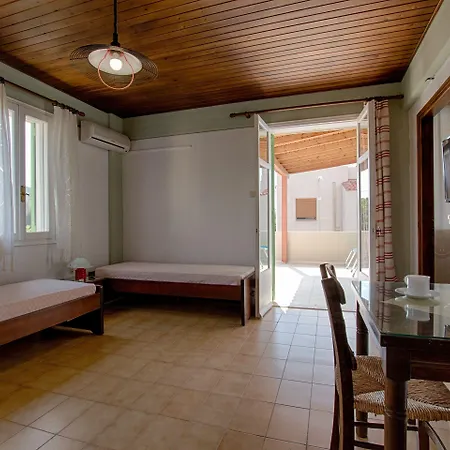 מלון דירות Mitos Village 4*