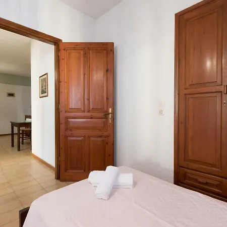 מלון דירות Mitos Village 4*