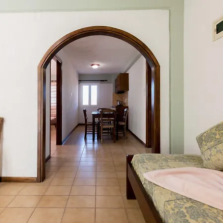 מלון דירות Mitos Village 4*