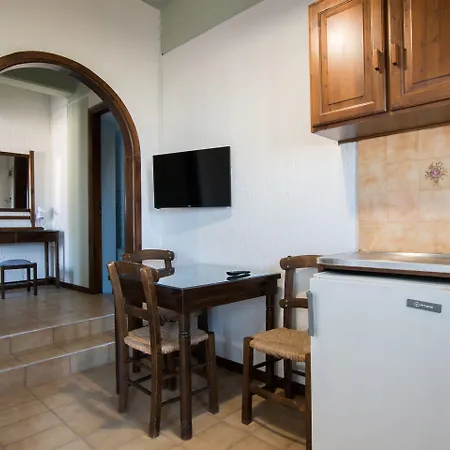 מלון דירות Mitos Village 4*