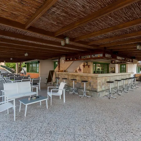 Mitos Village מלון דירות הרסוניסוס