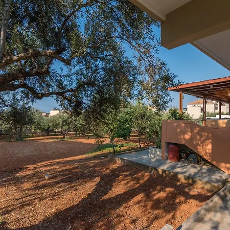 מלון דירות Mitos Village 4*