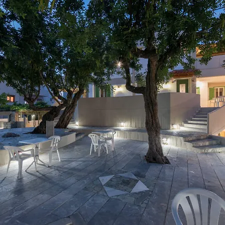 Ξενοδοχείο με διαμερίσματα Mitos Village 4*